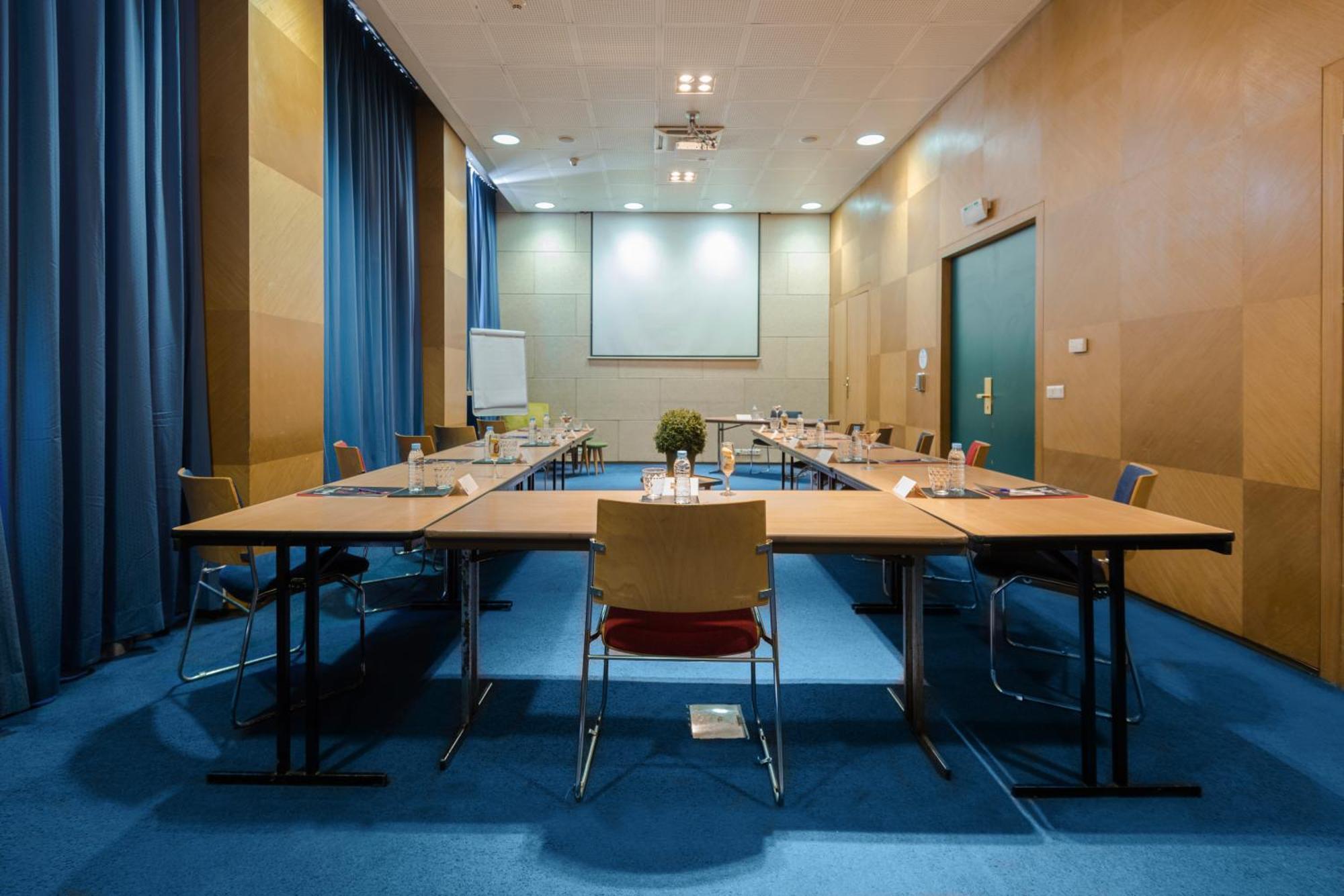 Ibis Center Hotel 3*